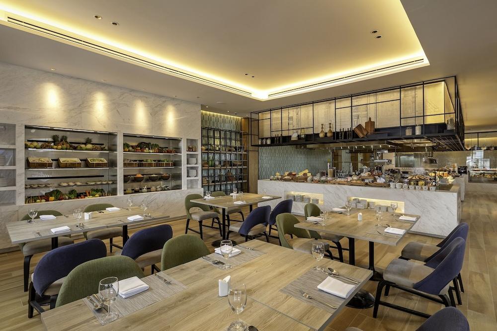 Courtyard By Marriott Town Hotell