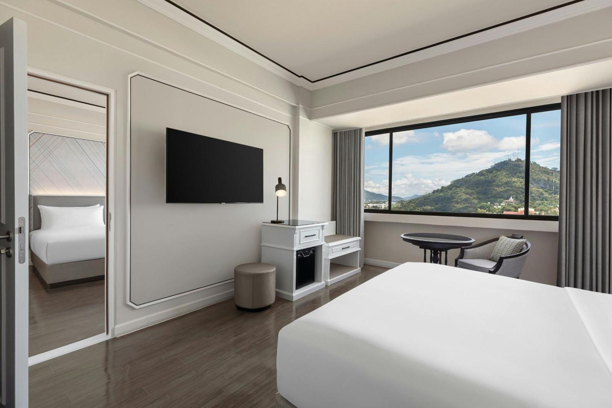 Courtyard By Marriott Town Hotell