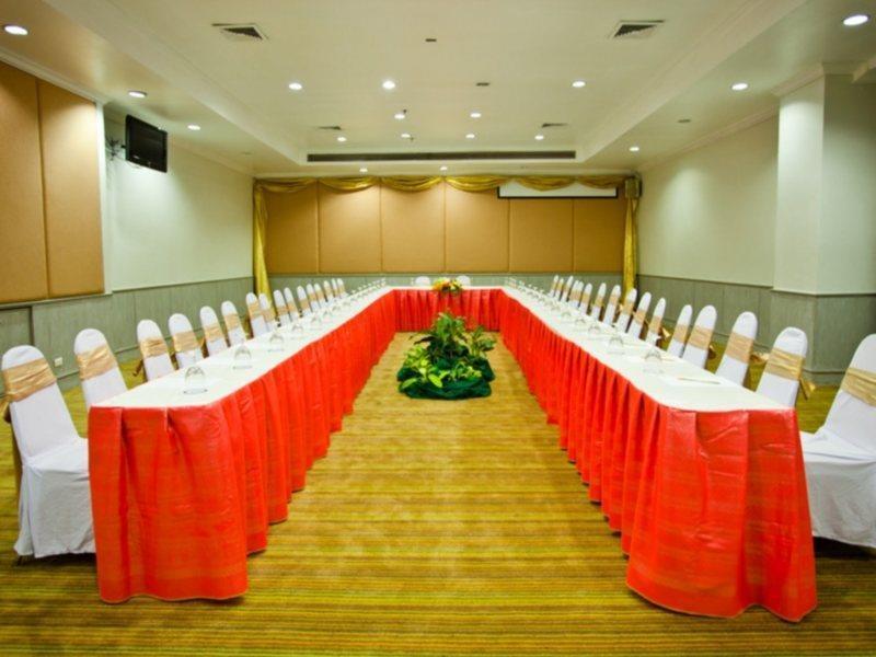 Courtyard By Marriott Town Hotell 4*