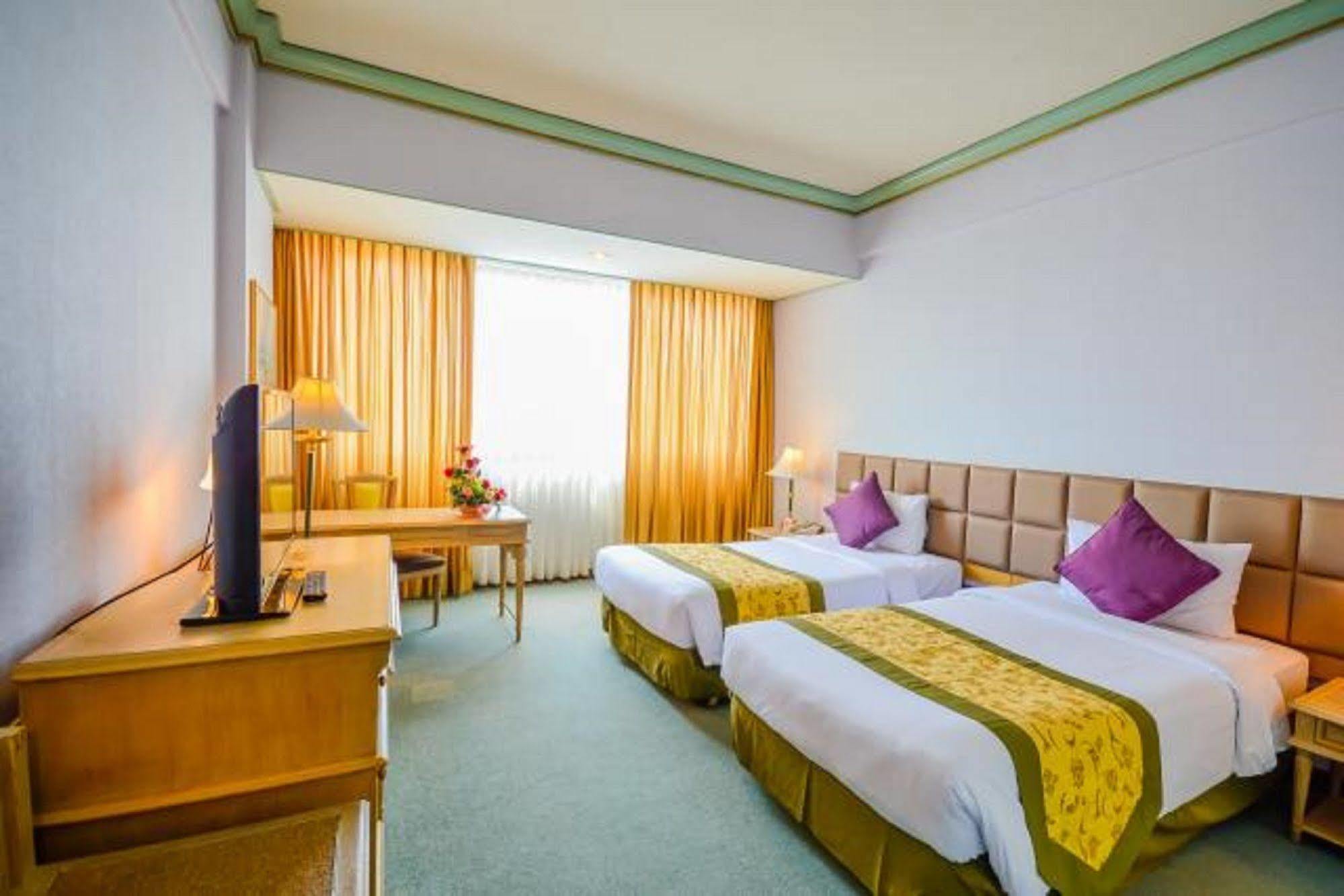 Hotell Courtyard By Marriott Town 4*