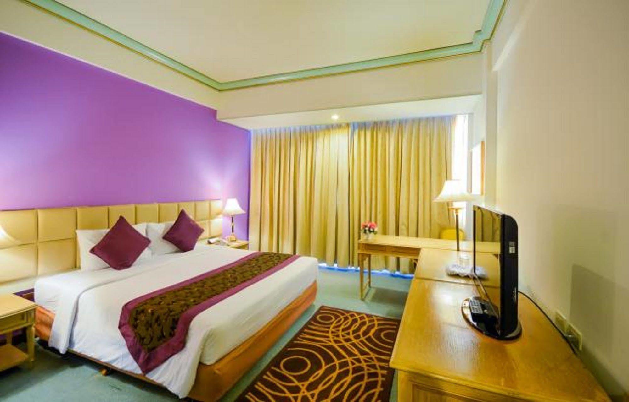Hotell Courtyard By Marriott Town Phuket